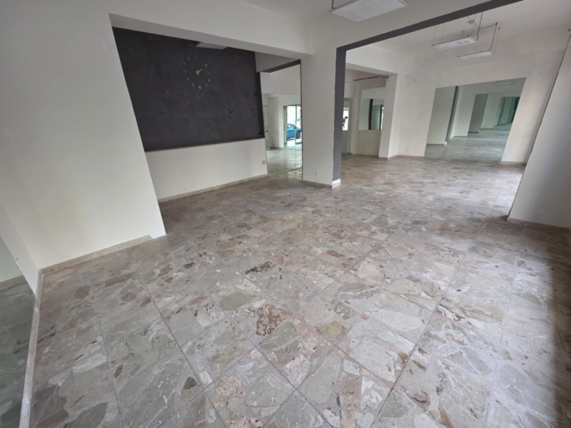 Locale Commerciale C1 2 Vetrine Condera 70 Mq