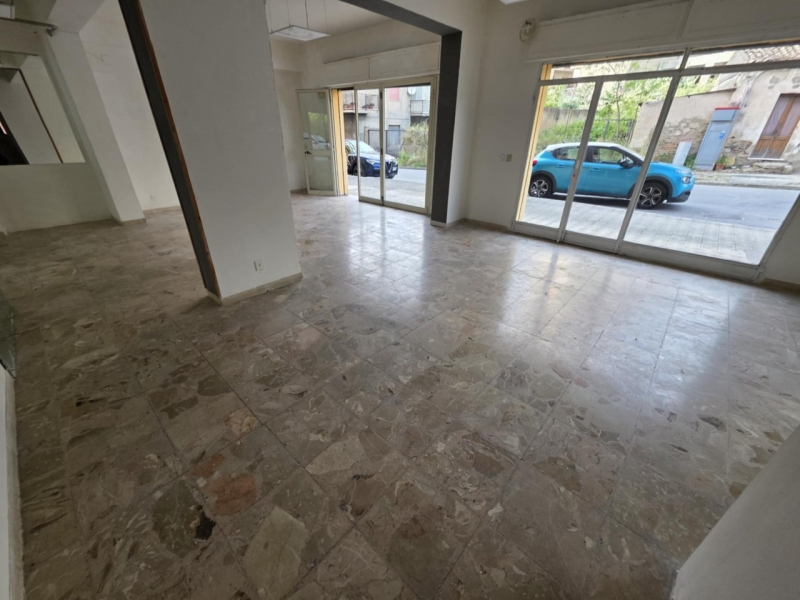Locale Commerciale C1 2 Vetrine Condera 70 Mq