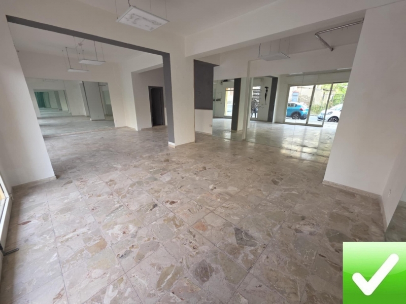 Locale Commerciale C1 2 Vetrine Condera 70 Mq