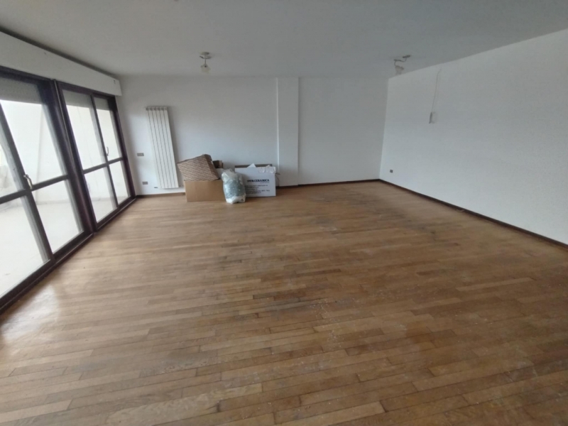Appartamento Ristrutturato + Garage + Posti Auto Reggio Campi