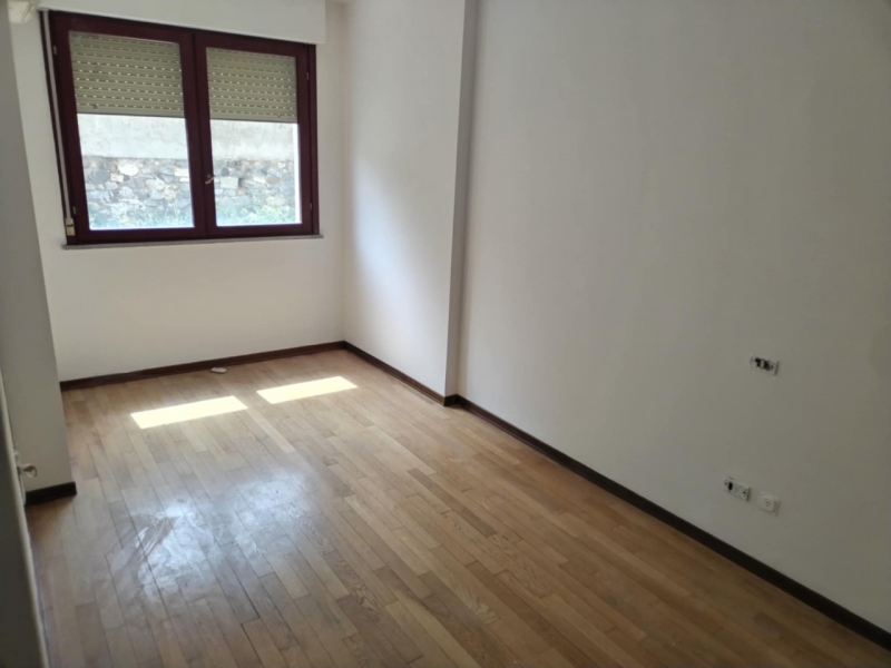 Appartamento Ristrutturato + Garage + Posti Auto Reggio Campi
