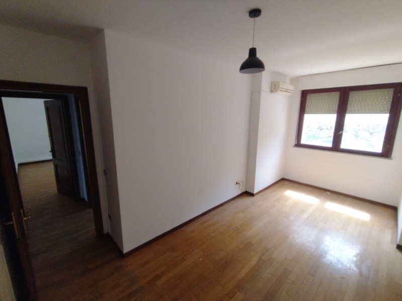Appartamento Ristrutturato + Garage + Posti Auto Reggio Campi