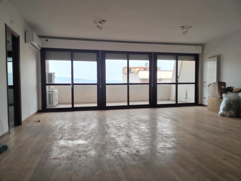 Appartamento Ristrutturato + Garage + Posti Auto Reggio Campi