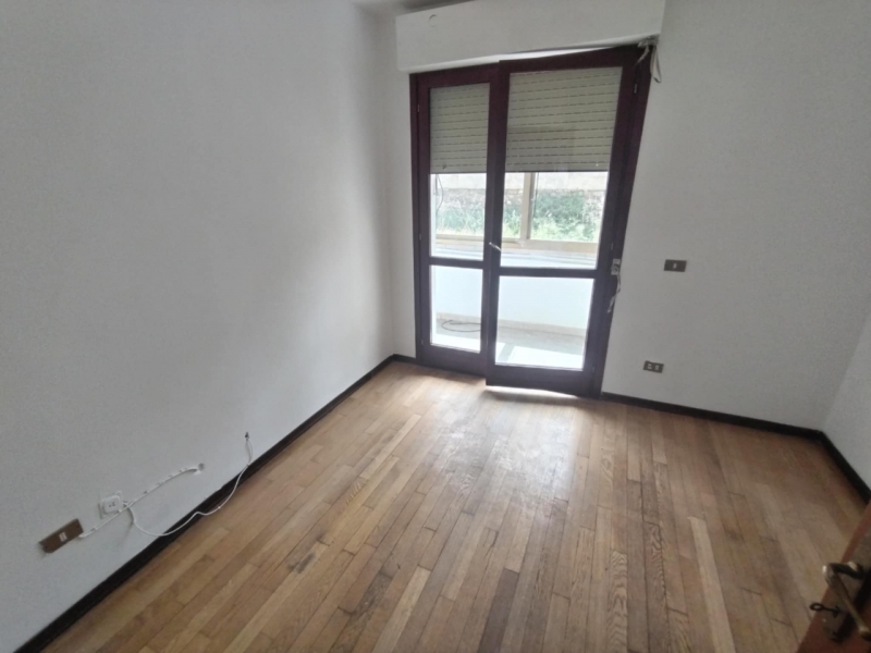 Appartamento Ristrutturato + Garage + Posti Auto Reggio Campi