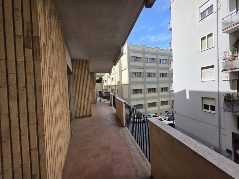 Ampio e Luminoso Appartamento Via Reggio Campi
