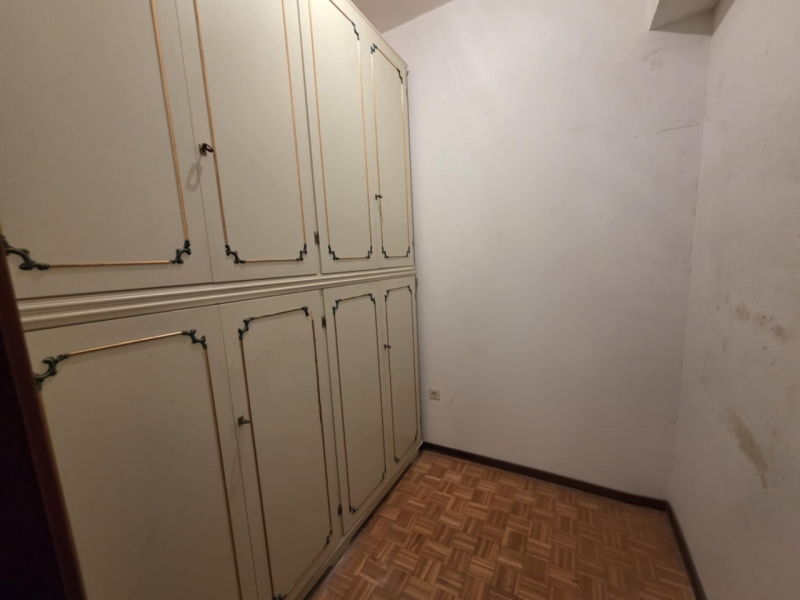 Ampio e Luminoso Appartamento Via Reggio Campi