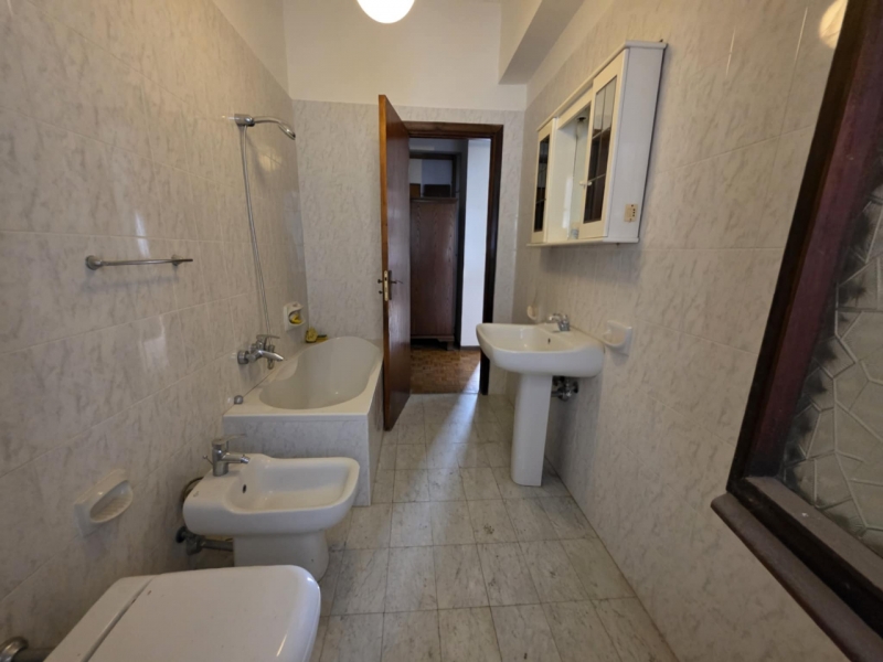 Ampio e Luminoso Appartamento Via Reggio Campi