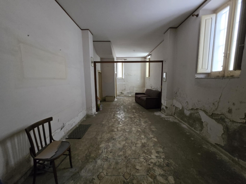 Terra Cielo Da Ristrutturare Con Terrazzo Archi