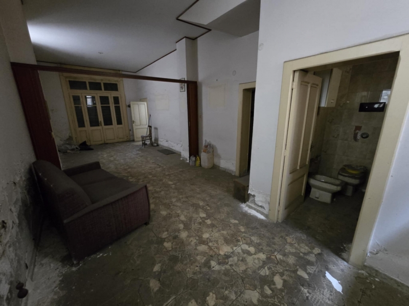 Terra Cielo Da Ristrutturare Con Terrazzo Archi