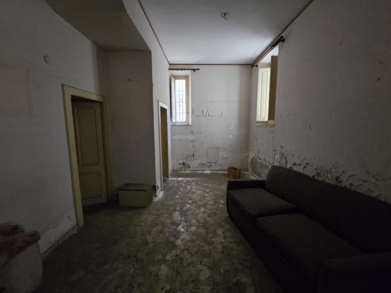 Terra Cielo Da Ristrutturare Con Terrazzo Archi