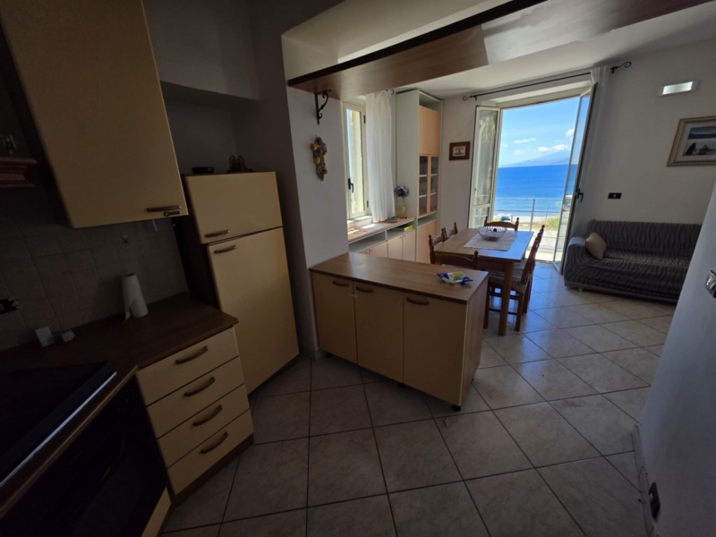 Appartamento Ristrutturato Arredato Panoramico Gallico Marina 70 Mq