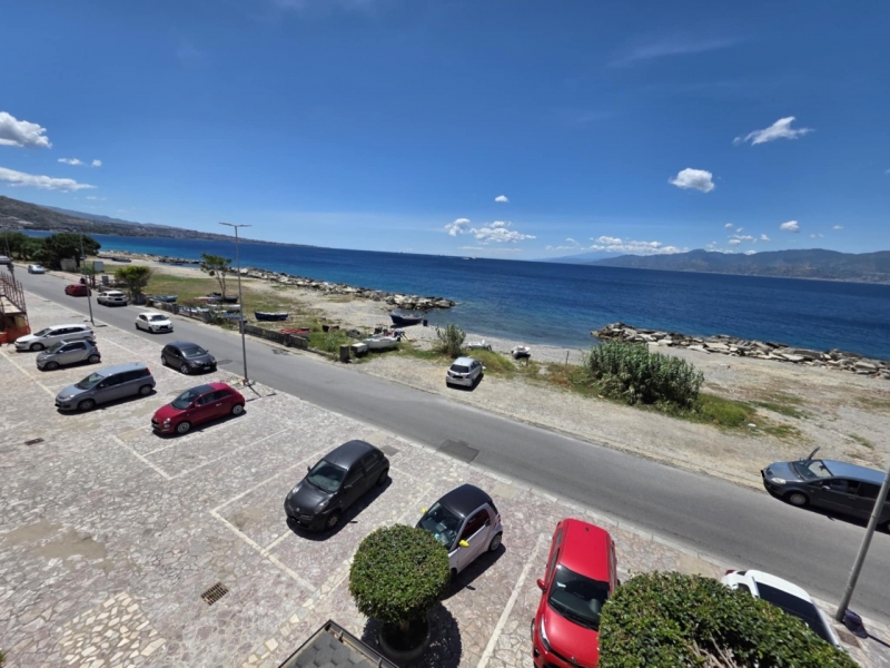 Appartamento Ristrutturato Arredato Panoramico Gallico Marina 70 Mq
