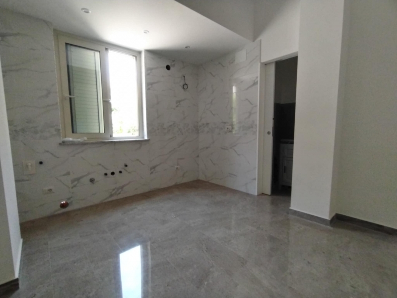 Appartamento Luminoso Ristrutturato Con Cantina Via Cantaffio 100 Mq