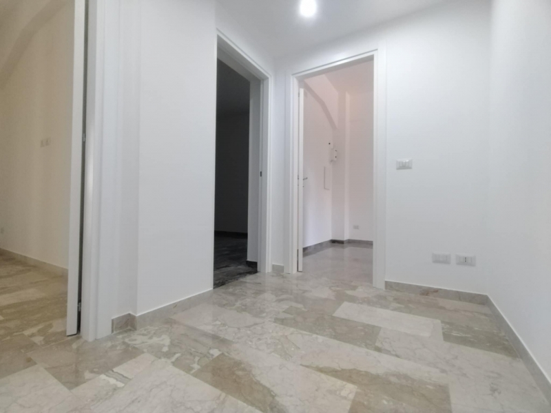 Appartamento Luminoso Ristrutturato Con Cantina Via Cantaffio 100 Mq