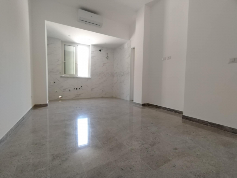 Appartamento Luminoso Ristrutturato Con Cantina Via Cantaffio 100 Mq