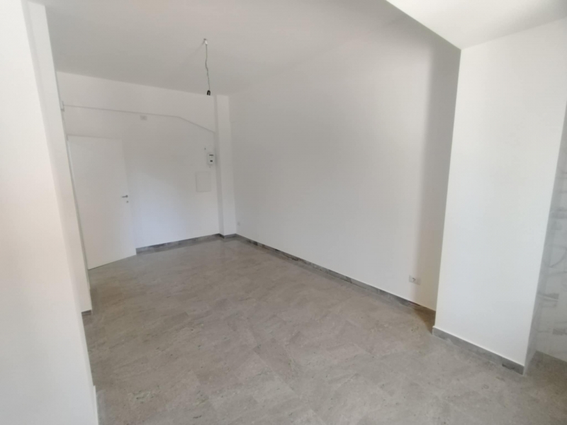 Appartamento Luminoso Ristrutturato Con Cantina Via Cantaffio 100 Mq