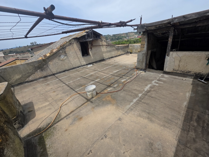 Rudere 3 Livelli Da Ristruturare 288 Mq + Giardino 60 Mq Gallico Superiore