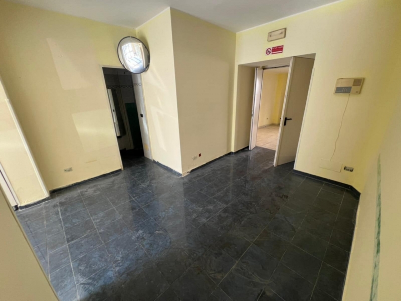 Locale Commerciale Ristrutturato Ponte Calopinace 60 Mq