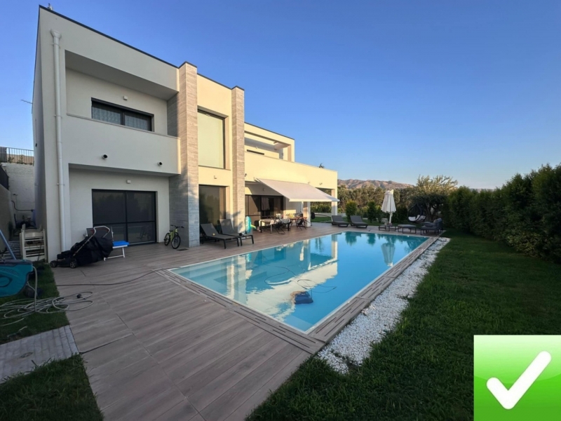 VIilla Indipendente Panoramica Con Piscina Design Iconico Mortara