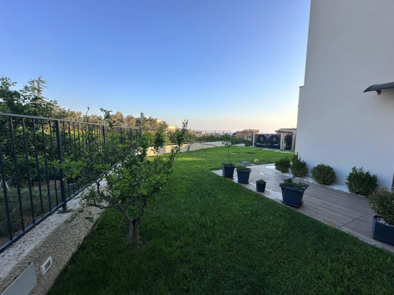 VIilla Indipendente Panoramica Con Piscina Design Iconico Mortara
