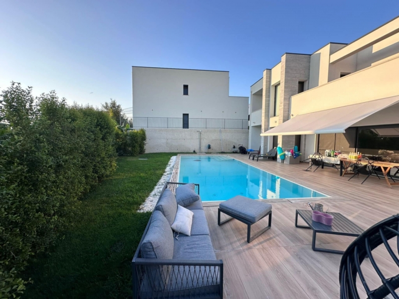 VIilla Indipendente Panoramica Con Piscina Design Iconico Mortara