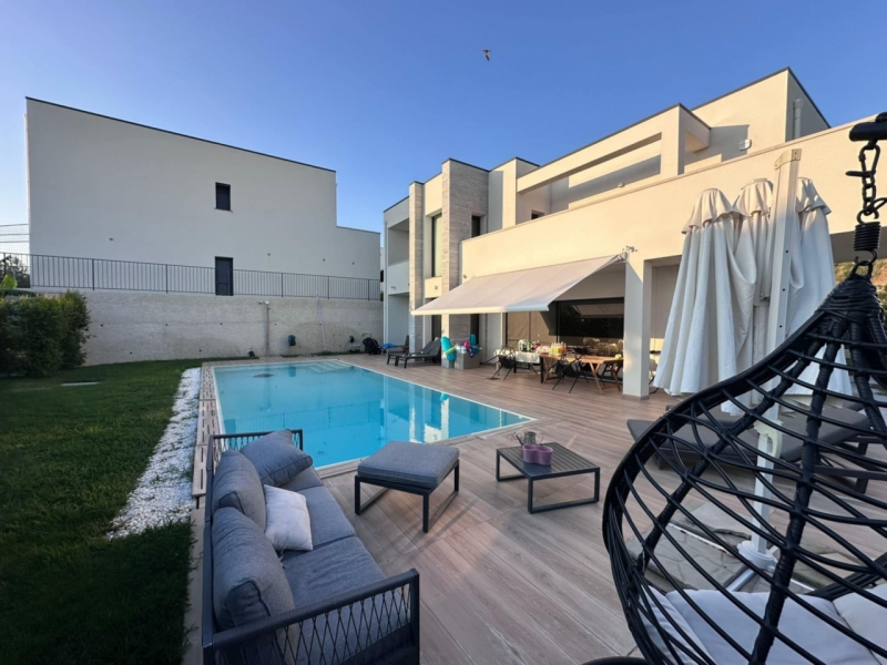 VIilla Indipendente Panoramica Con Piscina Design Iconico Mortara
