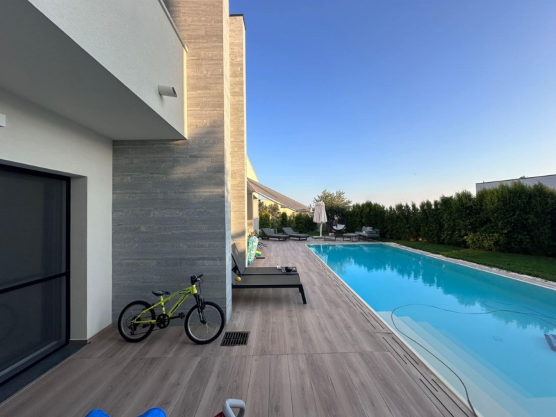 VIilla Indipendente Panoramica Con Piscina Design Iconico Mortara