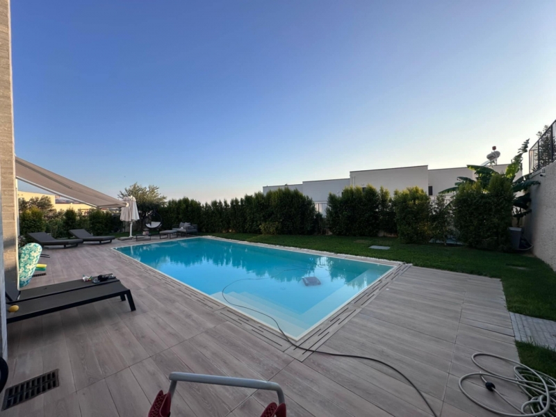 VIilla Indipendente Panoramica Con Piscina Design Iconico Mortara