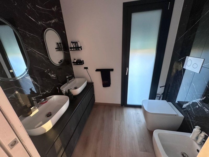 VIilla Indipendente Panoramica Con Piscina Design Iconico Mortara