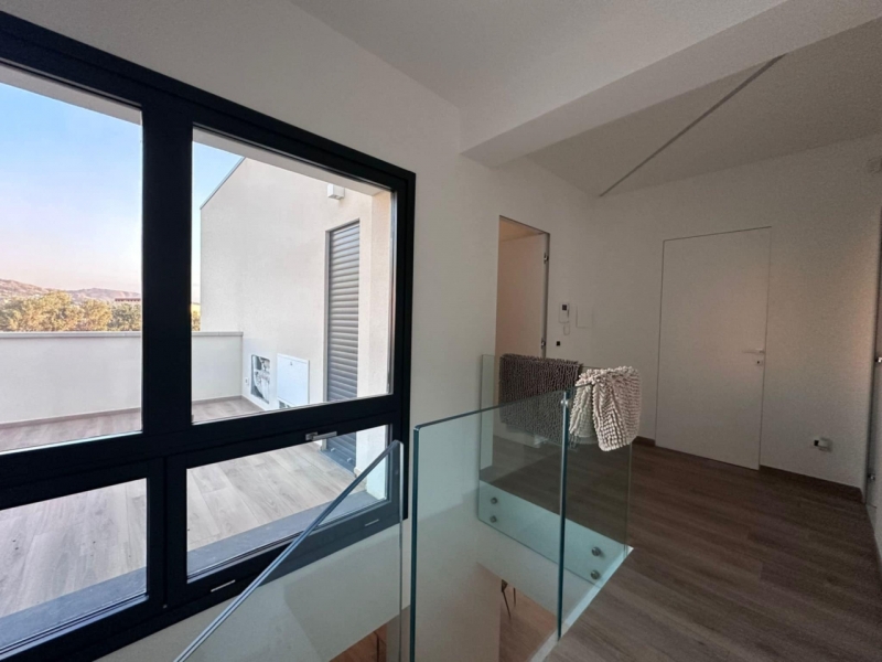 VIilla Indipendente Panoramica Con Piscina Design Iconico Mortara