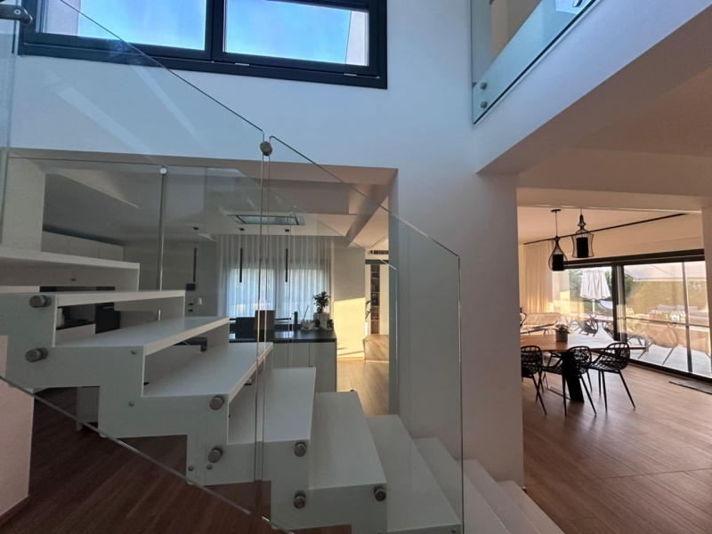 VIilla Indipendente Panoramica Con Piscina Design Iconico Mortara