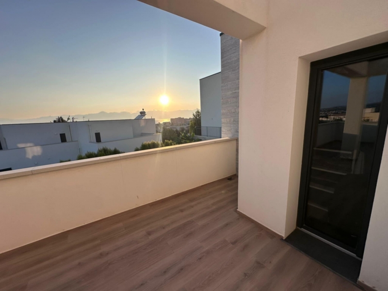 VIilla Indipendente Panoramica Con Piscina Design Iconico Mortara