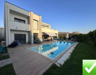 VIilla Indipendente Panoramica Con Piscina Design Iconico Mortara
