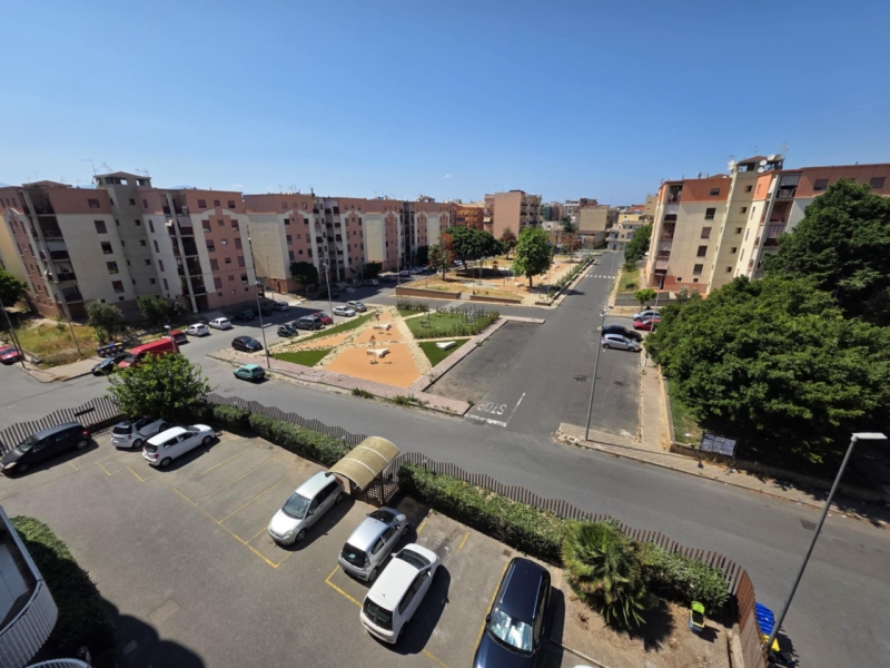 Ampio Appartamento Luminoso Con Posto Auto Sbarre Superiori 133 Mq