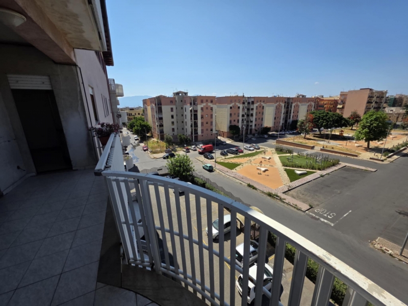 Ampio Appartamento Luminoso Con Posto Auto Sbarre Superiori 133 Mq