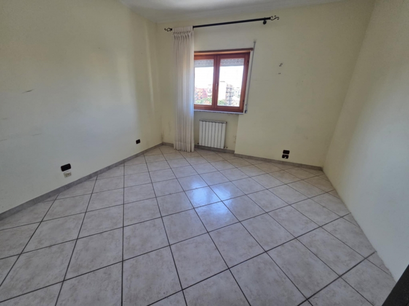 Ampio Appartamento Luminoso Con Posto Auto Sbarre Superiori 133 Mq