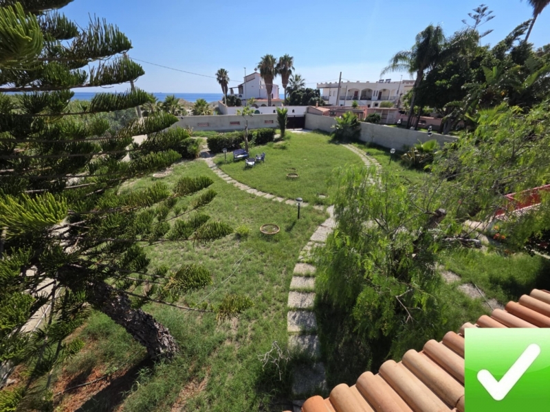 Villa Indipendente Con Giardino Saline