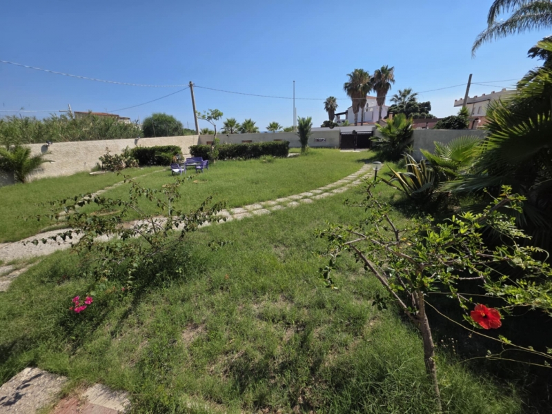 Villa Indipendente Con Giardino Saline