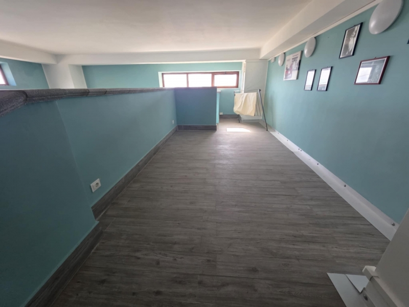 Locale Commerciale C1 Indipendente Arangea 140 Mq
