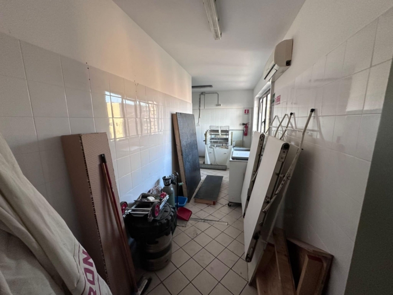 Locale Commerciale C1 Spirito Santo 105 Mq