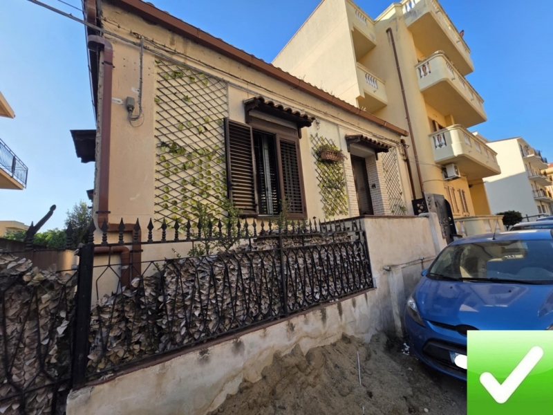 Casa Indipendente Su Due Livelli 140 Mq Con Giardino 100 Mq Catona