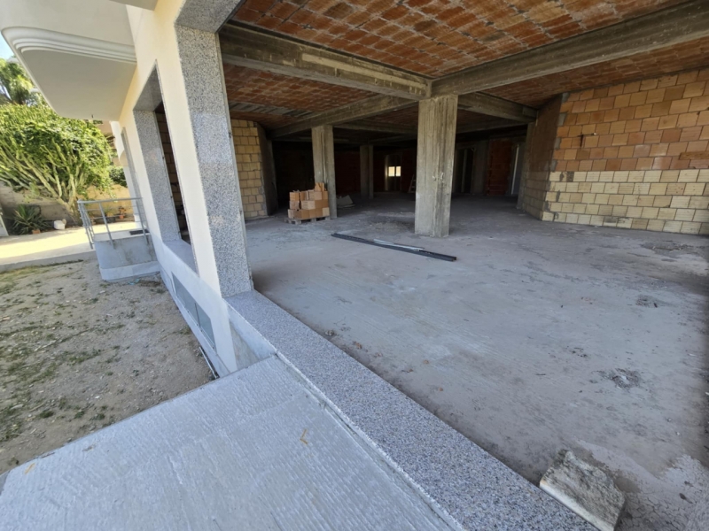 Locale Commerciale C1 Nuovo 165 Mq + Cortile 100 Mq Lazzaro
