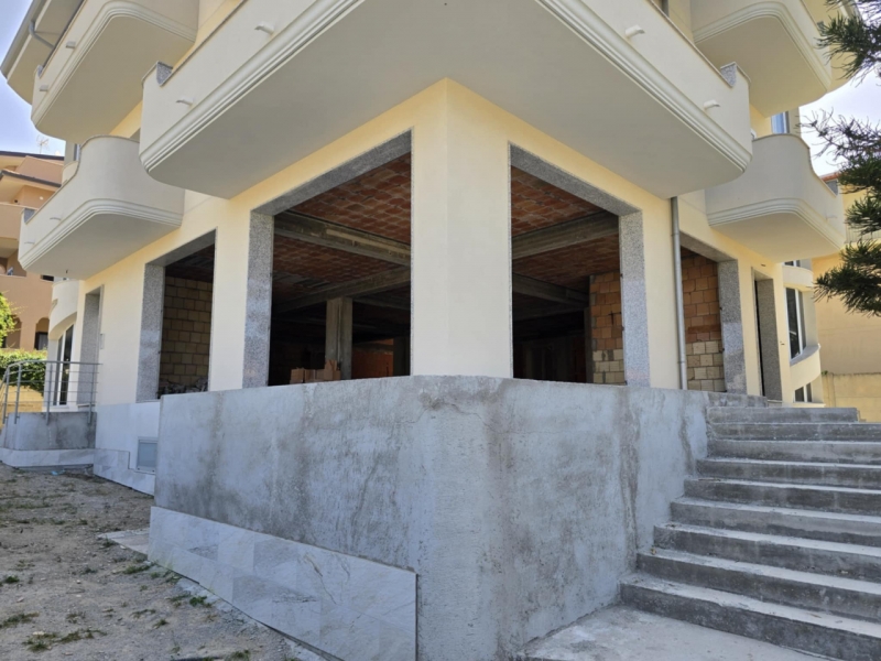 Locale Commerciale C1 Nuovo 165 Mq + Cortile 100 Mq Lazzaro