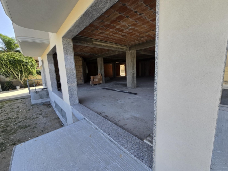 Locale Commerciale C1 Nuovo 165 Mq + Cortile 100 Mq Lazzaro