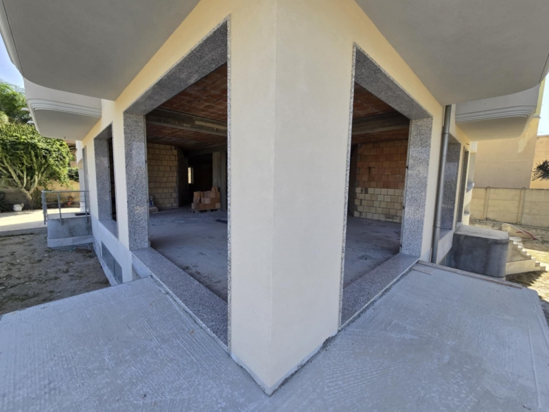 Locale Commerciale C1 Nuovo 165 Mq + Cortile 100 Mq Lazzaro