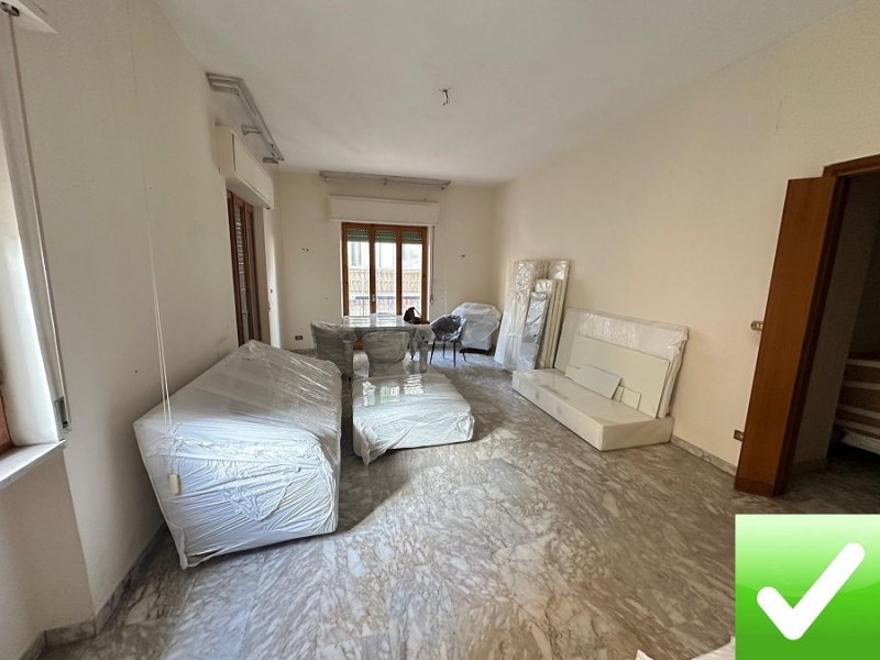 Ampio Appartamento Con Garage e Posto Auto Via Pio XI 180 Mq