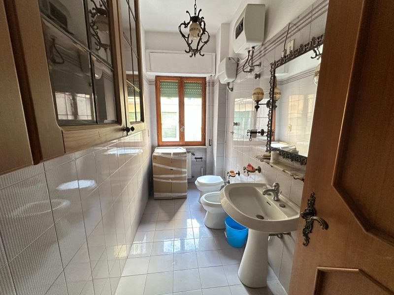 Ampio Appartamento Con Garage e Posto Auto Via Pio XI 180 Mq