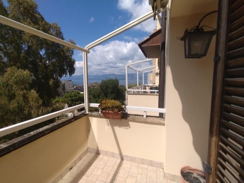 Ampio ed Elegante Appartamento + Posto Auto Via Licandro 150 Mq