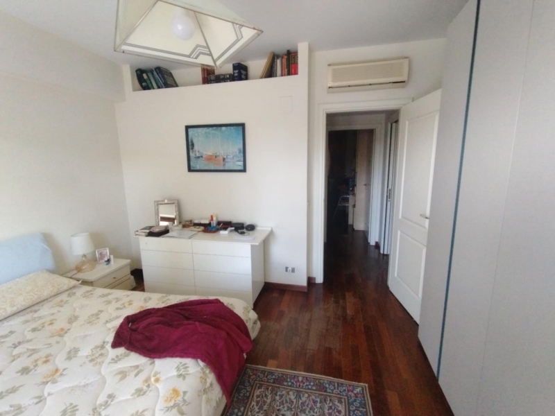 Ampio ed Elegante Appartamento + Posto Auto Via Licandro 150 Mq
