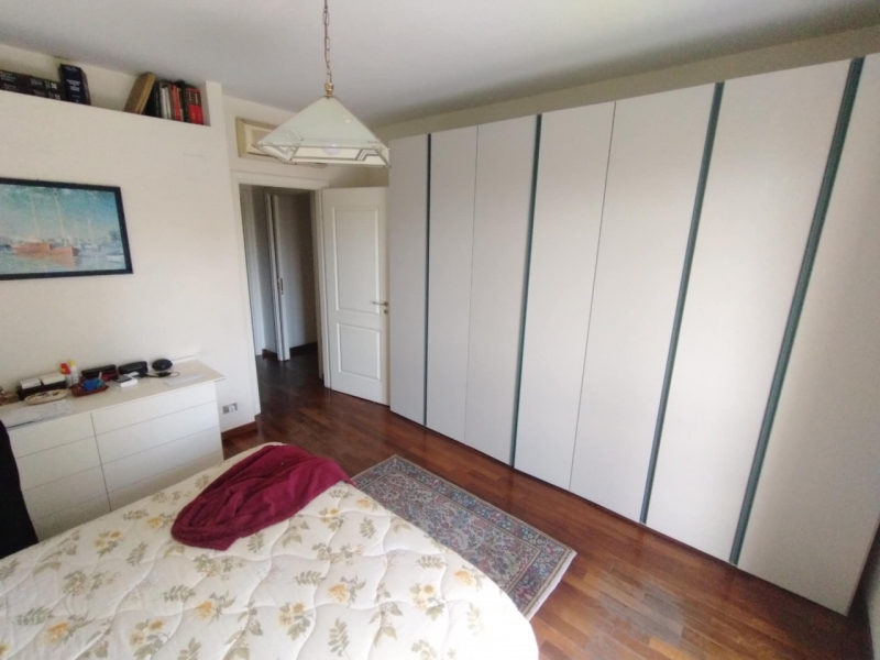 Ampio ed Elegante Appartamento + Posto Auto Via Licandro 150 Mq